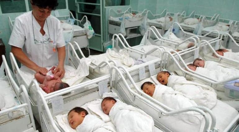 10 nou-nascuti, diagnosticati cu COVID-19 in Timisoara. Testele mamelor, negative | Demamici.ro
