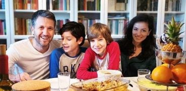 Asa tata, asa fii! Baietii lui Andi Moisescu invata meserie de la tatal lor: „Si-au facut recenzii la carti sub forma unui video” | Demamici.ro