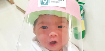 In Thailanda bebelusii primesc viziere ca protectie impotriva COVID-19 | Demamici.ro