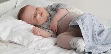 Un bebeluș de 9 luni care s-a înecat în timp ce mânca are nevoie de 25.000 de euro pentru a-i salva viața. Apelul părinților | Demamici.ro