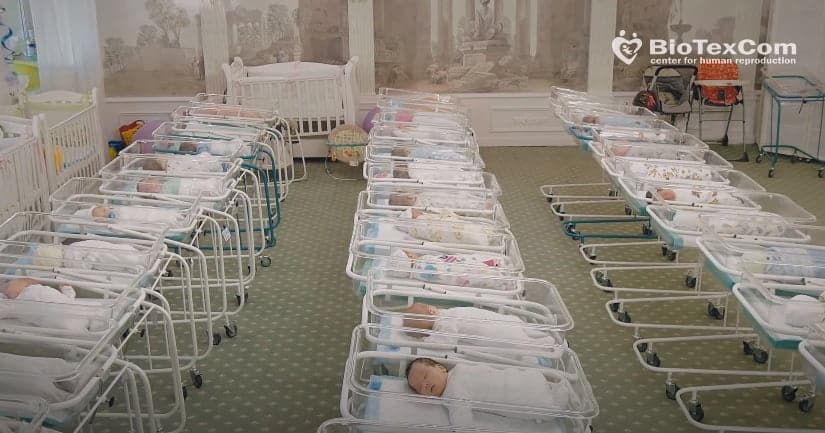 Peste 50 de bebeluși născuți din mame surogat după data de 16 martie nu pot merge acasă, din cauza carantinei.