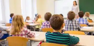 Elevii din clasa a V-a primesc burse de merit! Ce condiții trebuie să îndeplinească | Demamici.ro