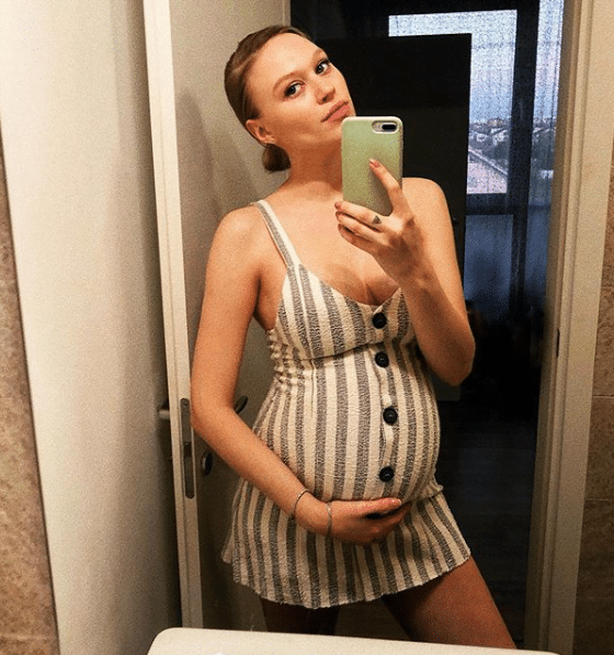 Gina Chirilă și-a arătat abdomenul la 3 zile după ce-a născut. Soția lui Bogdan Vlădău poartă centură postnatală | Demamici.ro