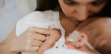 Victoria a născut un băiețel de 900 g, după care a fost diagnosticată greșit cu cancer. Povestea unei românce care a devenit mamă la Berlin | Demamici.ro