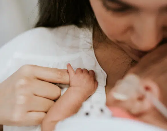 Victoria a născut un băiețel de 900 g, după care a fost diagnosticată greșit cu cancer. Povestea unei românce care a devenit mamă la Berlin | Demamici.ro