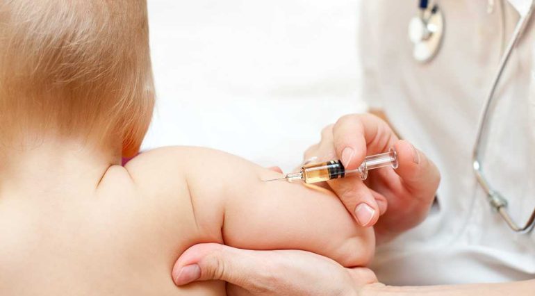 Programele de vaccinare, întrerupte din cauza pandemiei. Sute de cazuri de rujeolă raportate