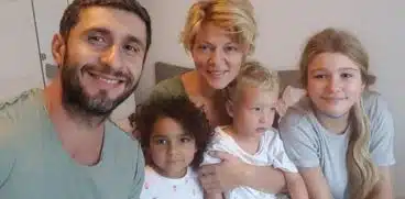 Cum arată acum fetița de etnie romă adoptată de Dana Nălbaru și Dragoș Bucur | Demamici.ro