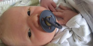 „Copilul miracol” s-a născut în pandemie și a spart lanțul de ghinioane dintr-un sat: „Este primul băiat născut din ultimii 10 ani” | Demamici.ro