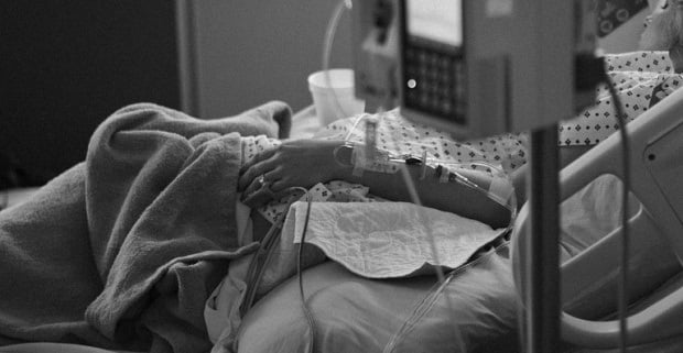 Caz dureros la Maternitatea Giulești. O mamă de 35 de ani, în comă de o lună, după ce a născut al treilea copil | Demamici.ro