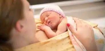 Contactul piele pe piele cu bebelusul, benefic si dupa 20 de ani | Demamici.ro