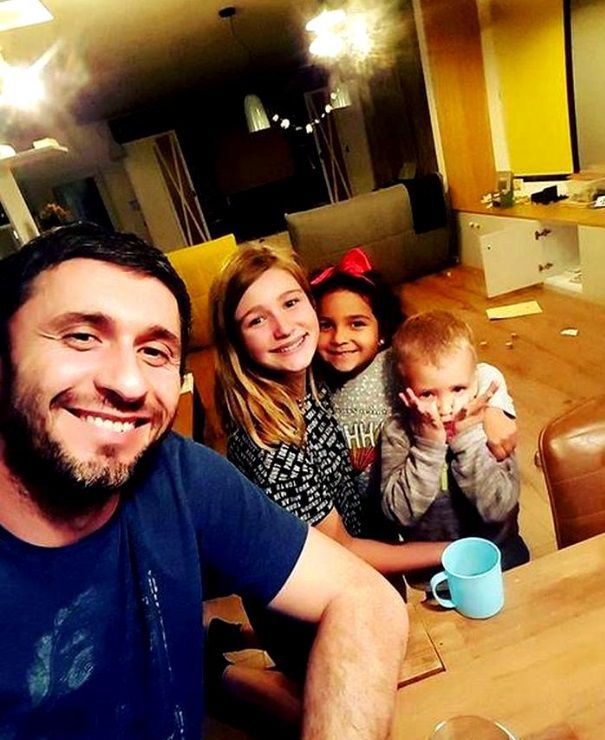 Cum arată acum fetița de etnie romă adoptată de Dana Nălbaru și Dragoș Bucur