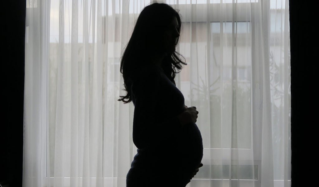 O gravidă în 37 de săptămâni a pierdut bebelușul după ce a fost umilită de medicii Spitalului Municipal Iași