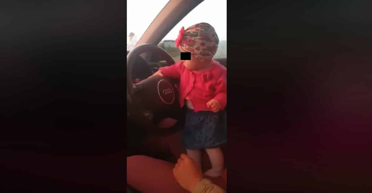 Un tătic din Cluj a condus cu fetița în brațe. Cu cât a fost amendat pentru gestul lui | Demamici.ro