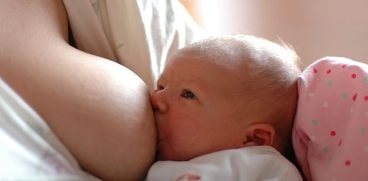 Cum să-ți alăptezi bebelușul când ai mameloane ombilicate | Demamici.ro