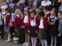 Serbările de sfârșit de an școlar, în curtea școlii, interzise de Ministerul Educației | Demamici.ro