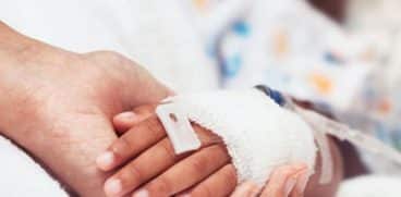 Un băiețel de 6 ani din Bihor a murit după ce s-a rănit accidental cu un cuțit. Se juca cu frații lui | Demamici.ro