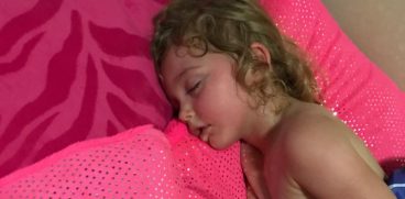 Cum ajung copiii să facă insolație și în casă. Pericolul mai puțin știut din timpul verii | Demamici.ro