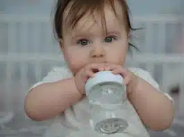 Hidratarea bebelușului. Câtă apă ar trebui să bea copilul meu? | Demamici.ro