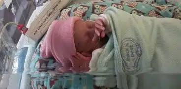 Infectată cu Covid-19, în stare gravă, Aurora a murit după ce-a născut. A plecat fără să apuce să-și vadă fetița | Demamici.ro