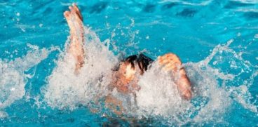 Doi frați, în vârstă de 1 si 3 ani, s-au înecat după ce au căzut în piscina familiei | Demamici.ro