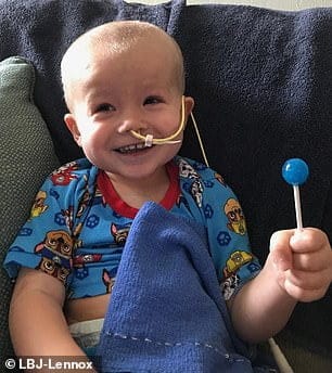 Micul luptator! Un baietel de 4 ani a invins un tip foarte rar de cancer | Demamici.ro