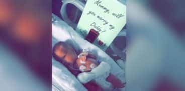 Un bebeluș născut prematur și-a ajutat tăticul să-i ceară mămica în căsătorie  | Demamici.ro