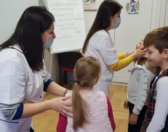Fără triaj epidemiologic la elevi. Părinții, obligați să verifice temperatura copilului zilnic |Demamici.ro