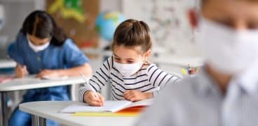 Școala începe pe 14 septembrie. Cum ne pregătim copiii pentru revenirea în sălile de curs: „Sunt nişte reguli care trebuie să fie clare pentru toată lumea” | Demamici.ro