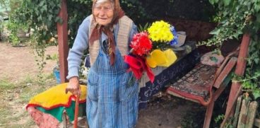 Să fii mamă la 102 ani, cu bune și cu rele: „Mi-a mai rămas un singur băiat. Vine mai rar la mine… ” | Demamici.ro