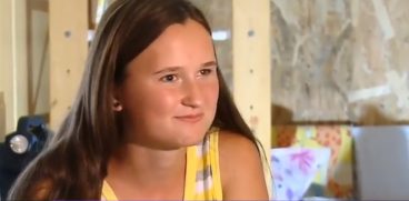 Florentina s-a luptat cu boala ca să se poată întoarce la școală: „Dacă e să înveți, înveți și din ultima bancă, și din cel mai sărac sat” | Demamici.ro