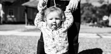 Primii pași- cum iți poți ajuta bebelușul în această nouă etapă. Sfaturi utile | Demamici.ro