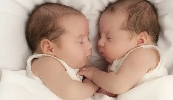 După o luptă de 15 ani cu infertilitatea, au devenit părinți de gemene. Povestea unui cuplu de români VIDEO | Demamici.ro