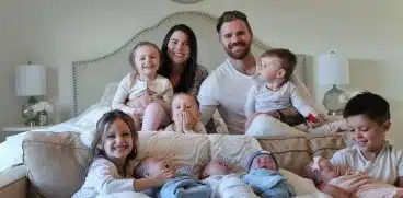 Au aflat că așteaptă cvadrupleți, după ce au înfiat 4 copilași: „Trăim un haos frumos!” | Demamici.ro