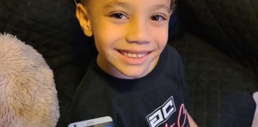 O fetiță de 5 ani și-a salvat mama după ce a sunat la timp la ambulanță: „Nu a intrat deloc în panică!” | Demamici.ro