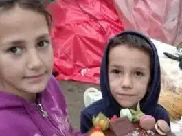 Doi frați de la țară s-au speriat de apa caldă de la baie când au văzut-o prima dată. Au trăit toată viața într-o căsuță de chirpici | Demamici.ro