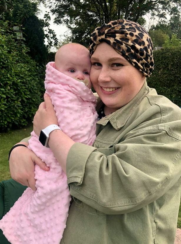 O mamă de 21 de ani a refuzat chimioterapia, ca să-și poată salva fetița nenăscută