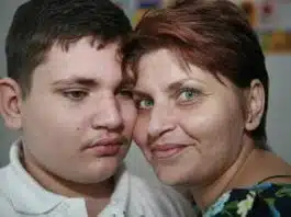 Un copil cu dizabilități din Iași a ajuns la mila statului după ce mama sa a murit | Demamici.ro