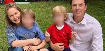 Cum a reușit un copil să cheltuiască 16.000 de dolari de pe cardul mamei, în timp ce se juca pe tabletă | Demamici.ro