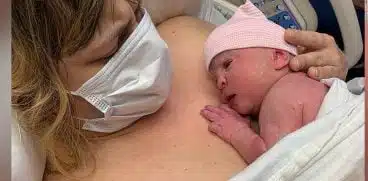 Mămicile care au născut purtând mască își împărtășesc poveștile | Demamici.ro