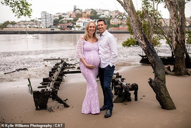 După 4 sarcini pierdute, a născut tripleți la 44 de ani! Povestea unui cuplu care s-a luptat ani în șir cu infertilitatea | Demamici.ro