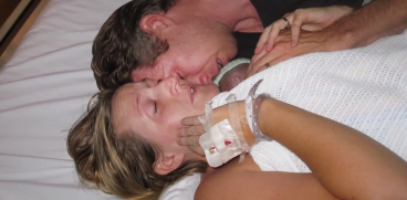 Bebeluș declarat mort revine la viață datorită îmbrățișării mamei. Miracolul care i-a uluit până și pe medici VIDEO | Demamici.ro