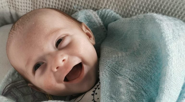 Bebeluș de 3 luni, găsit mort, noaptea, în pătuțul lui: 