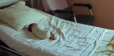 O femeie din Baia Mare, înger salvator pentru un bebeluș găsit abandonat la tomberon | Demamici.ro