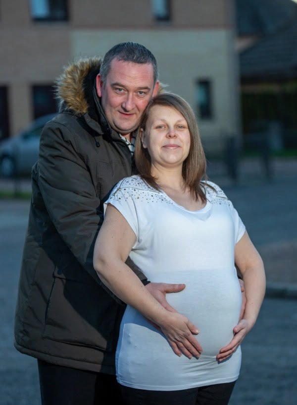 A rămas însărcinată cu gemeni după ce și-a legat trompele. Mămica mai are acasă trei fete | Demamici.ro