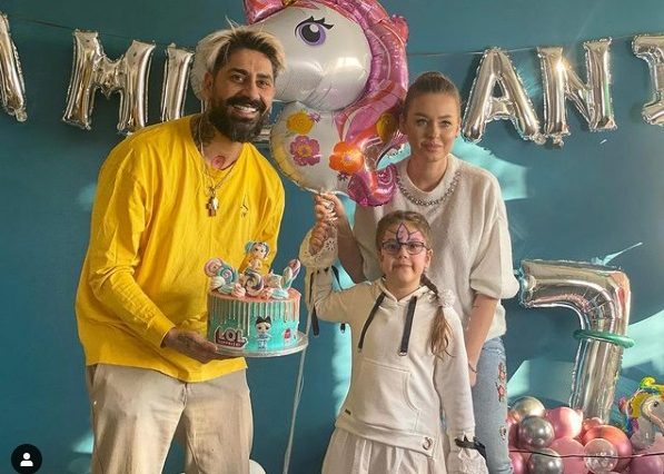 Connect-R și Misha, din nou o familie, la ziua de naștere a fetiței lor. Maya a împlinit 7 ani