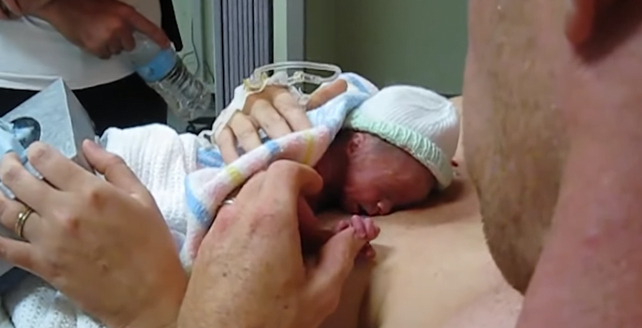Bebeluș declarat mort revine la viață datorită îmbrățișării mamei. Miracolul care i-a uluit până și pe medici VIDEO | Demamici.ro