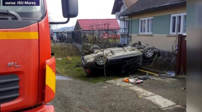 Un bebeluș de 6 luni din Mureș a murit într-un accident după ce mașina s-a răsturnat. copilul nu era securizat în scaun auto