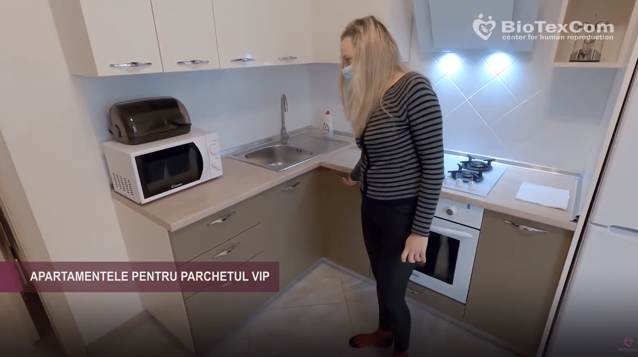 Părinți prin reproducere umană asistată. Cum arată apartamentele în care sunt cazați clienții clinicii BioTexCom în timpul șederii lor în Kiev VIDEO | Demamici.ro