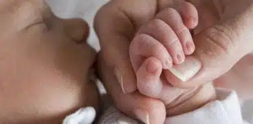 Premieră medicală: O femeie cu transplant de uter a născut o fetiță perfect sănătoasă | Demamici.ro