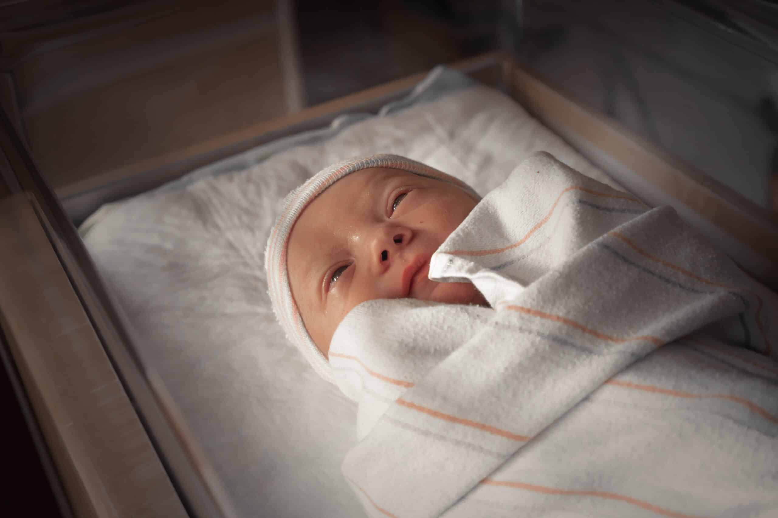 Cât costă nașterea la Regina Maria 2021? Prezentarea pachetelor de servicii medicale pentru nașterea naturală și cezariană | Demamici.ro